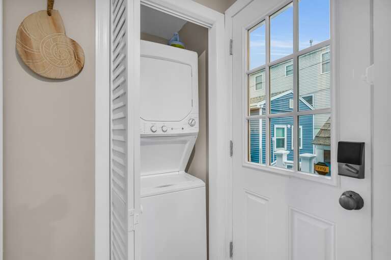 Washer &amp; Dryer / Rear Entrance