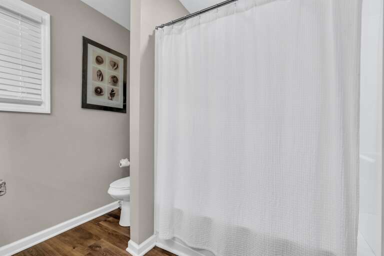 Toilet / Tub / Shower