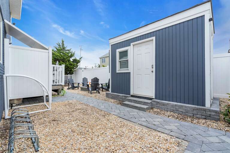 Shed / Outdoor Shower / Towel &amp; Bike Rack