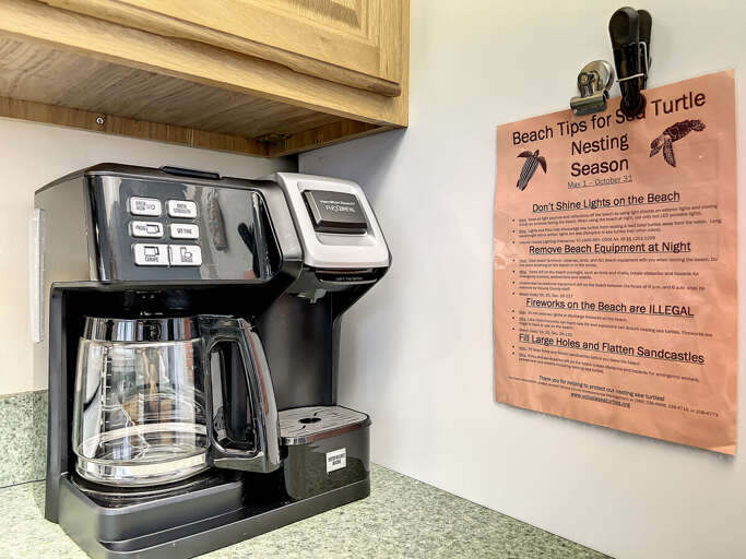 Dual coffee pot, pod and regular brewing.