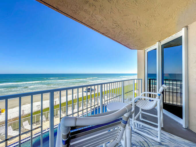 Views of the pool area and ocean.