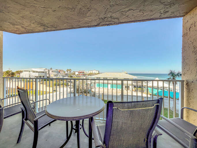 Overlooking Toni and Joes. Partial view of the ocean.