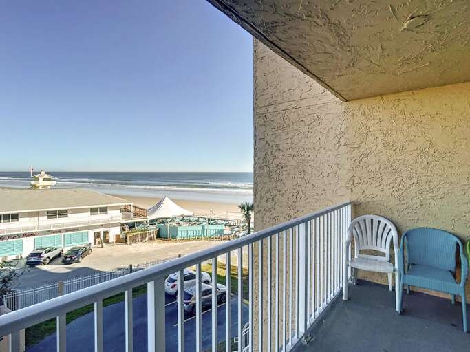 Right side view of balcony