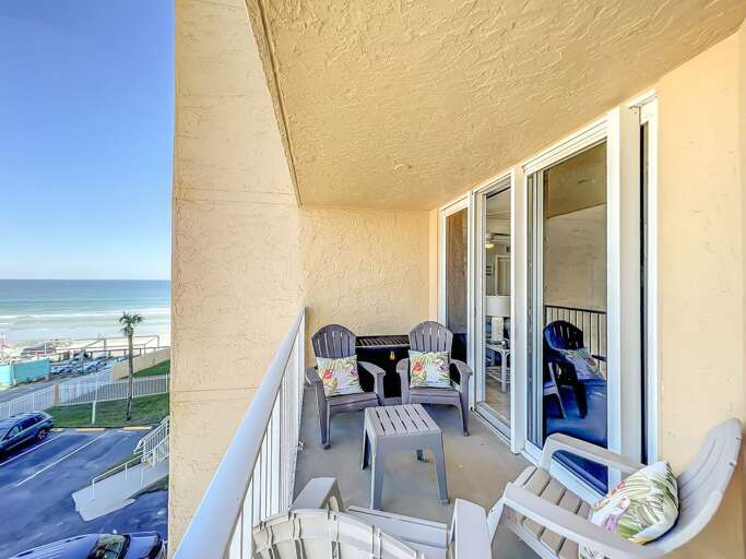 Partial view of ocean. Seating for 4.