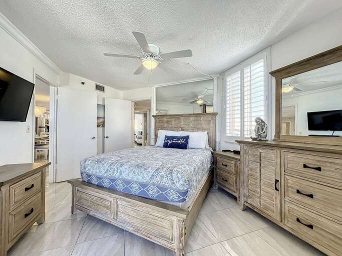 Queen bed with dressers for storage.