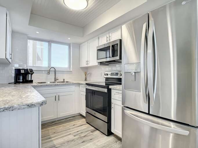 Brand new fully equipped kitchen.