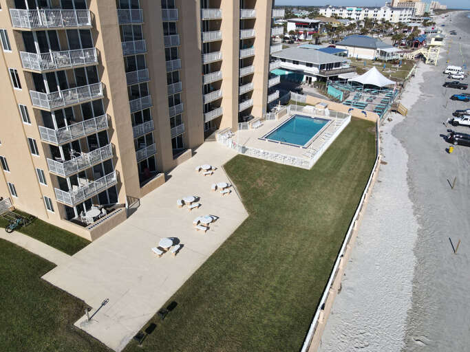 5 picnic table with 2 charcoal grills. 5 picnic table with 2 charcoal grills.