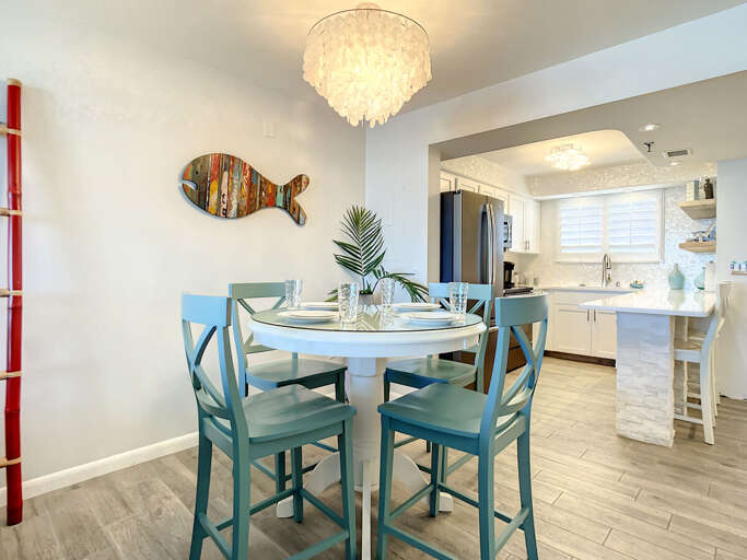 Dining room table seats 4. Dining room table seats 4.