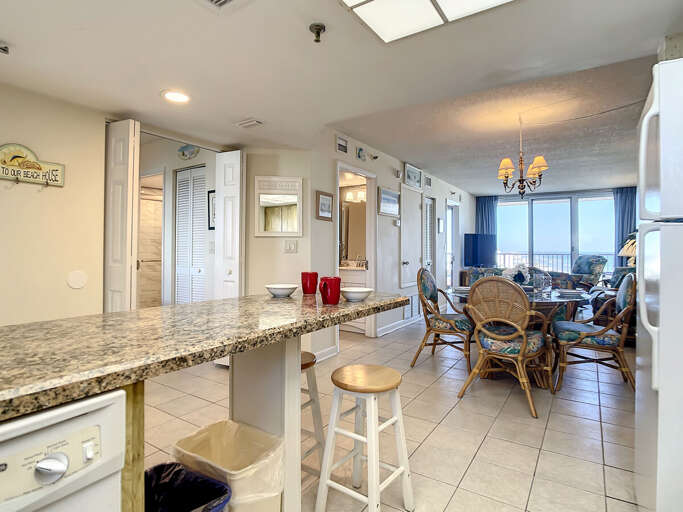 Breakfast bar with extra seating. Built in dishwasher. Breakfast bar with extra seating. Built in dishwasher.