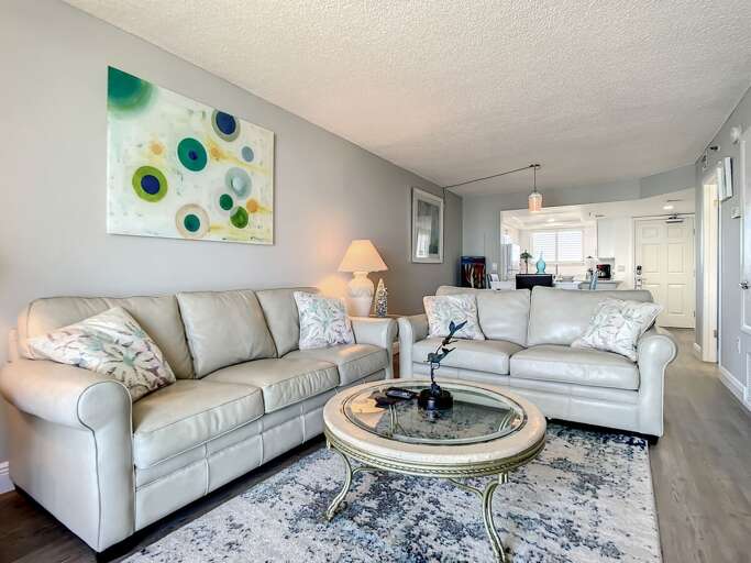 Cozy seating for 5. Cozy seating for 5.