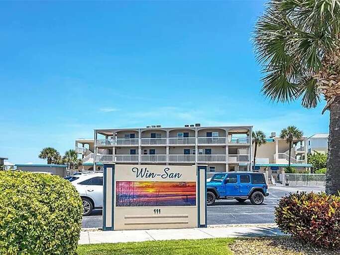 Charming coastal complex just steps from the sand in a prime location. Charming coastal complex just steps from the sand in a prime location.