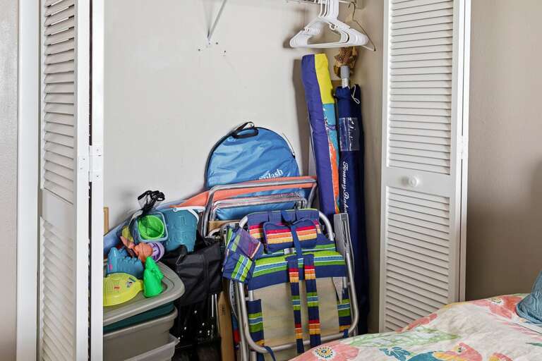 Make the most of your beach stay with provided chairs, umbrellas, and beach toys—perfect for fun-filled days by the shore. Everything you need for a convenient, family-friendly beach getaway awaits.