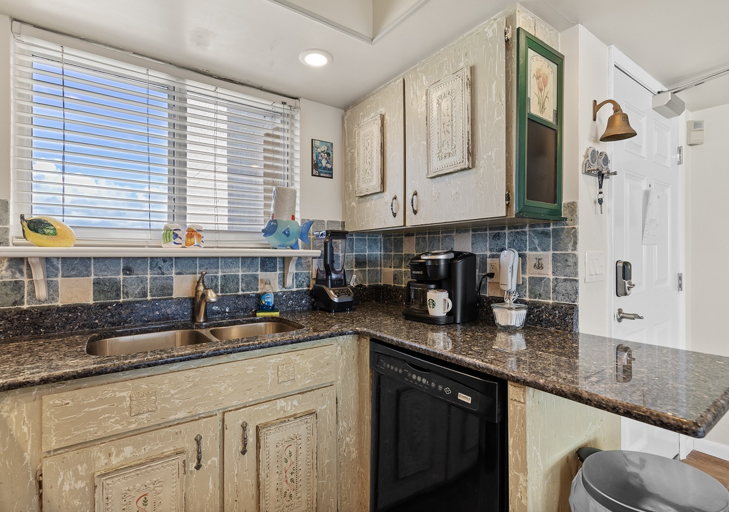 Start your mornings right during your beach stay with a fresh brew from the coffee maker. This kitchen offers modern appliances, ample counter space, and all the essentials for a convenient getaway.