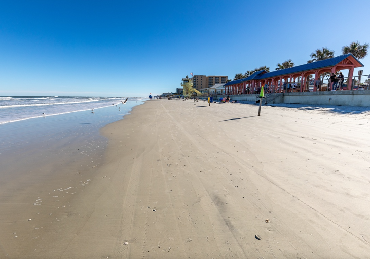 Stroll along the wide sandy shoreline right outside your condo. Perfect for beach walks, shell hunting, or simply soaking up the sun during your relaxing beach stay.