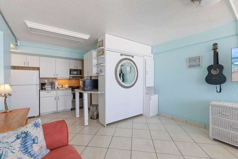 This well-designed beach stay features a space-saving Murphy bed, full kitchen, and inviting coastal décor. Enjoy a comfortable, efficient layout perfect for relaxing after a day at the beach.