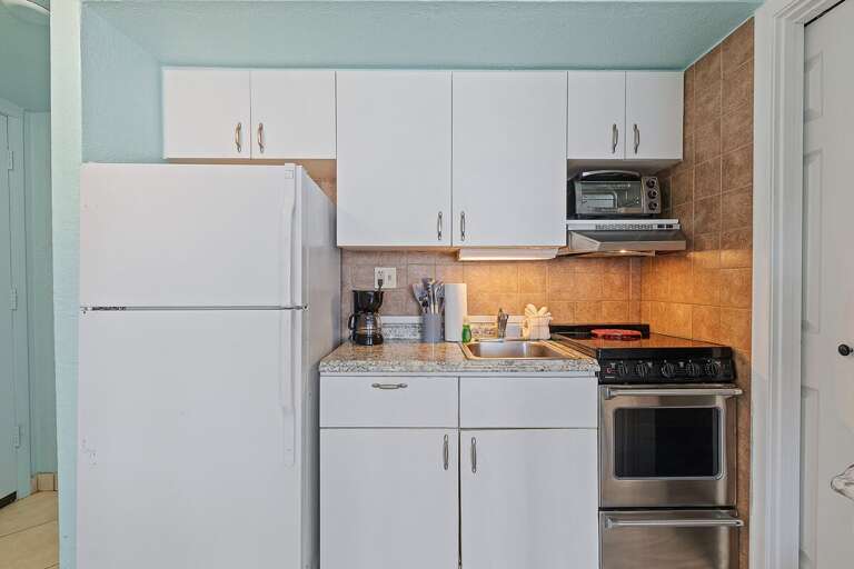 This beach stay offers a fully equipped kitchen with modern appliances, ample storage, and everything needed to prepare meals. Enjoy the convenience of home while relaxing near the beach.