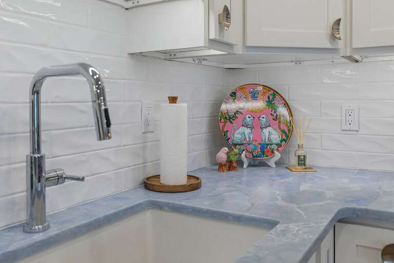 Thoughtful coastal touches and sleek finishes make this beach stay kitchen both stylish and functional, creating the perfect space for easy mornings and relaxed seaside living.