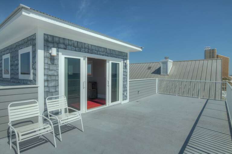 40 X 15 3rd Floor Balcony !!!