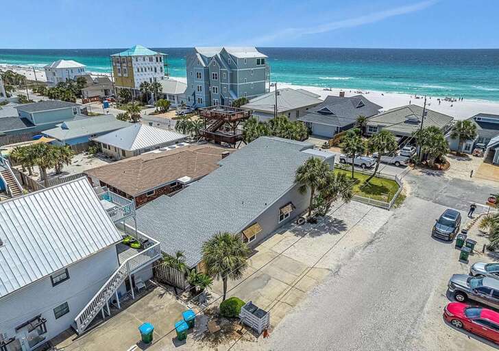 Cozy beachside retreat just steps from the ocean Cozy beachside retreat just steps from the ocean