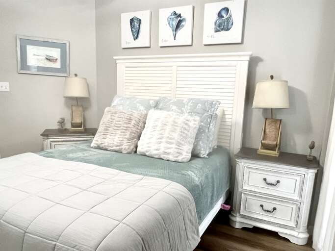 Second bedroom has new Queen bedroom furniture and mattress