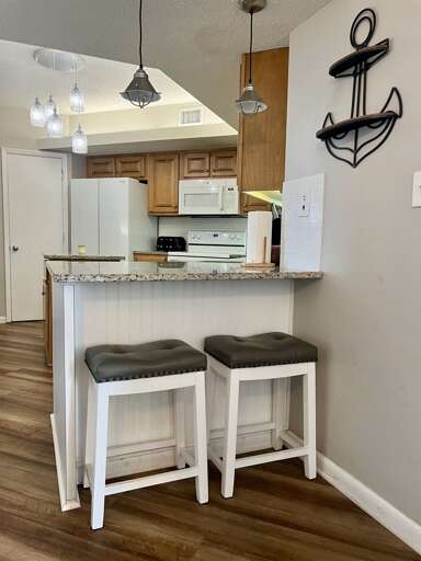 Breakfast or workstation seating