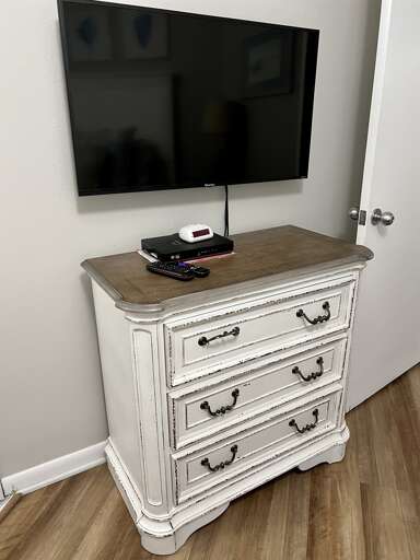 Second bedroom with TV