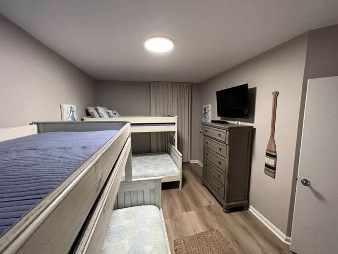 Bunk Room - All can see the HDTV