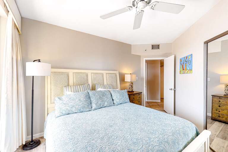 Second king looking from the Sliding Glass Door back to the entry