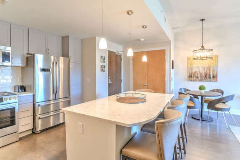 Eat-in Kitchen Island Eat-in Kitchen Island