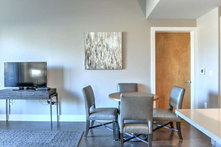 Dining Table seats 4 Dining Table seats 4