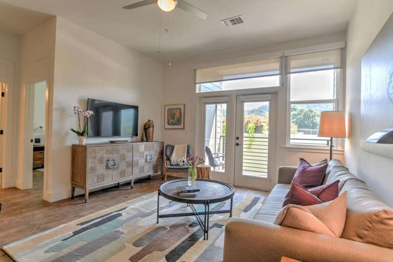 Central Downtown Open Concept Central Downtown Open Concept