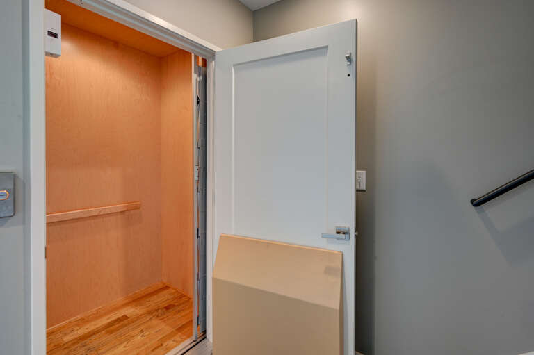 245 Short Coxe Ave Unit 245-206.jpg