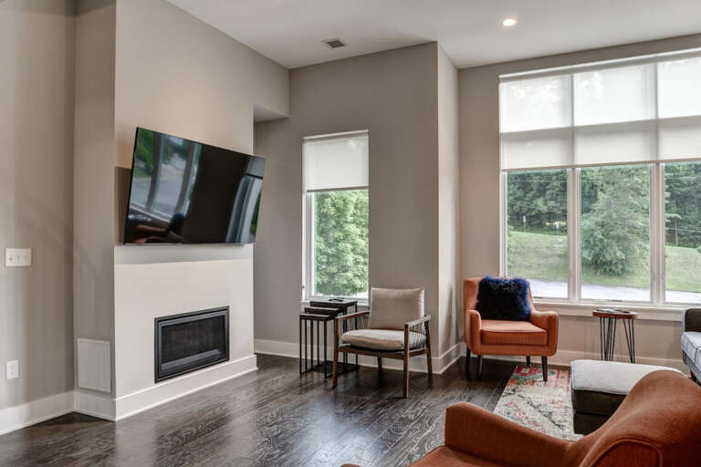 Townhome with Large Rooftop Terrace Townhome with Large Rooftop Terrace