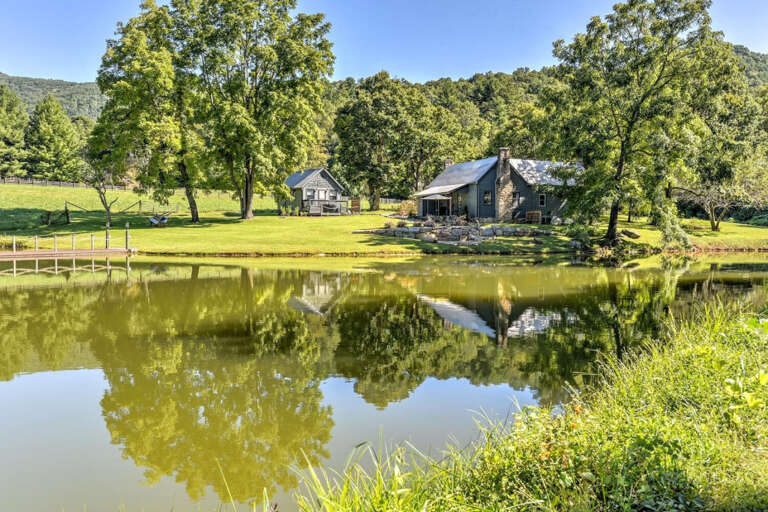 Pond, Hot Tub AND Firepit Retreat Pond, Hot Tub AND Firepit Retreat