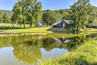 Pond, Hot Tub AND Firepit Retreat Pond, Hot Tub AND Firepit Retreat