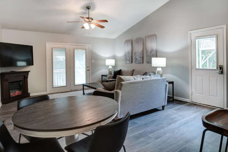 Pet Friendly Contemporary Townhome Hot Tub Pet Friendly Contemporary Townhome Hot Tub