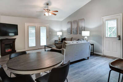 Pet Friendly Contemporary Townhome Hot Tub Pet Friendly Contemporary Townhome Hot Tub