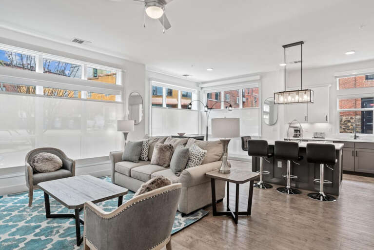 Open Floorplan Ideal Location