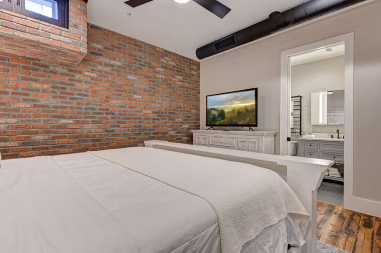 17 N Market 303-204.jpg