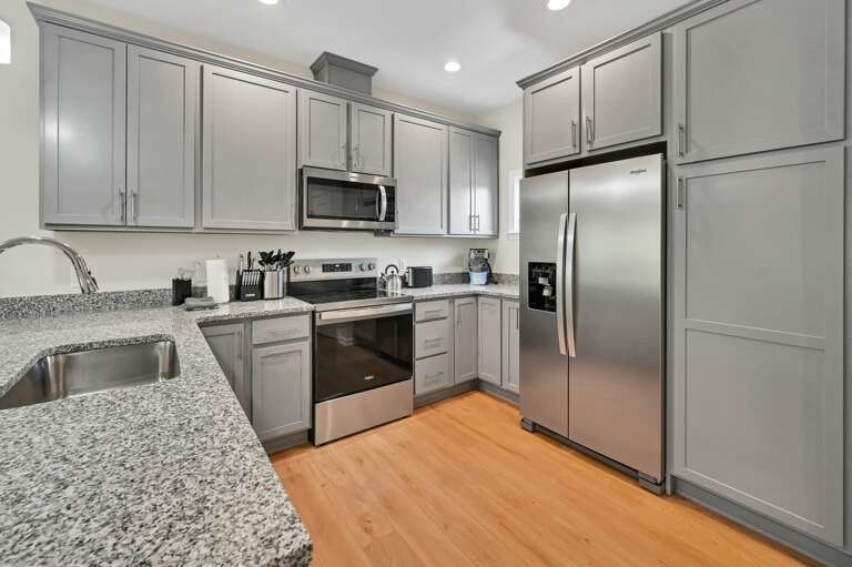 107 Lee Garden Ln-114.jpg