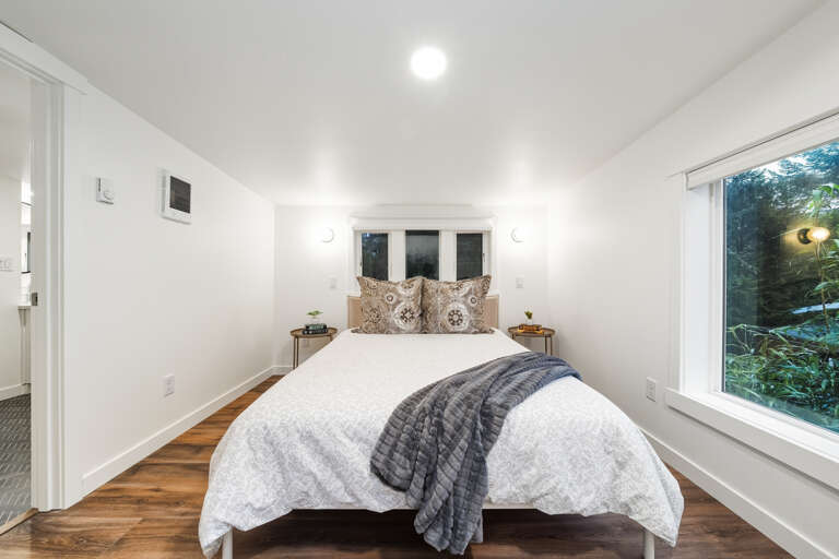 Second upstairs queen bedroom with a 
connected bath. 