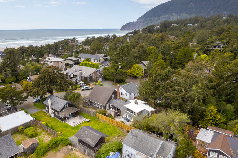 Only 2 short blocks to the beach and 1/2 block to Downtown Only 2 short blocks to the beach and 1/2 block to Downtown
