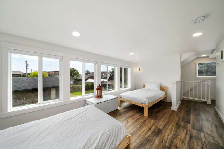 HUMMINGBIRD COTTAGE- loft with 2 twin beds.  HUMMINGBIRD COTTAGE- loft with 2 twin beds.