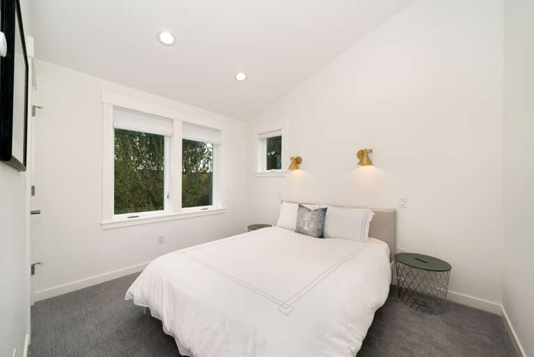 Upstairs queen Bedroom Upstairs queen Bedroom
