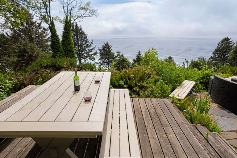 Out door picnic area overlooking the Ocean with spectacular views. 