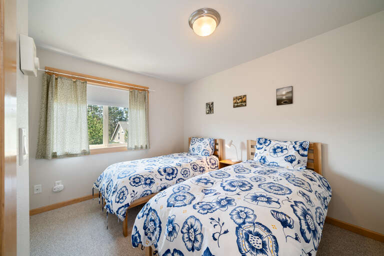 3rd upstairs bedroom with 2 twin beds. 3rd upstairs bedroom with 2 twin beds.