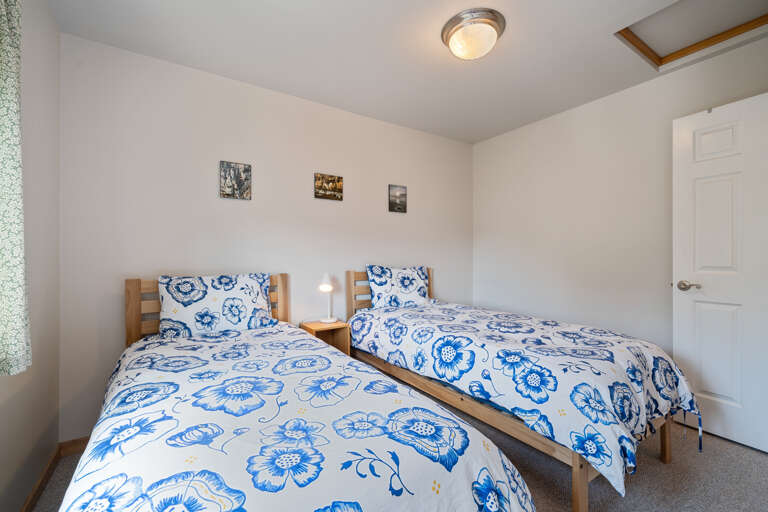 3rd upstairs bedroom with 2 twin beds. 3rd upstairs bedroom with 2 twin beds.