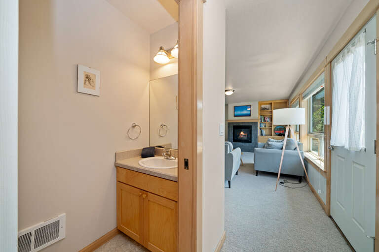 1/2 bath on main living area. 1/2 bath on main living area.