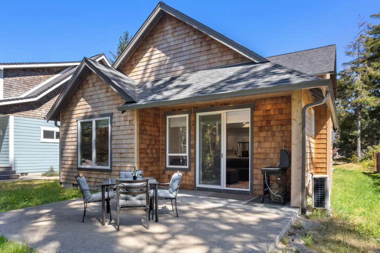 Outdoor patio with a view of the 6th hole on the Golf Course. 