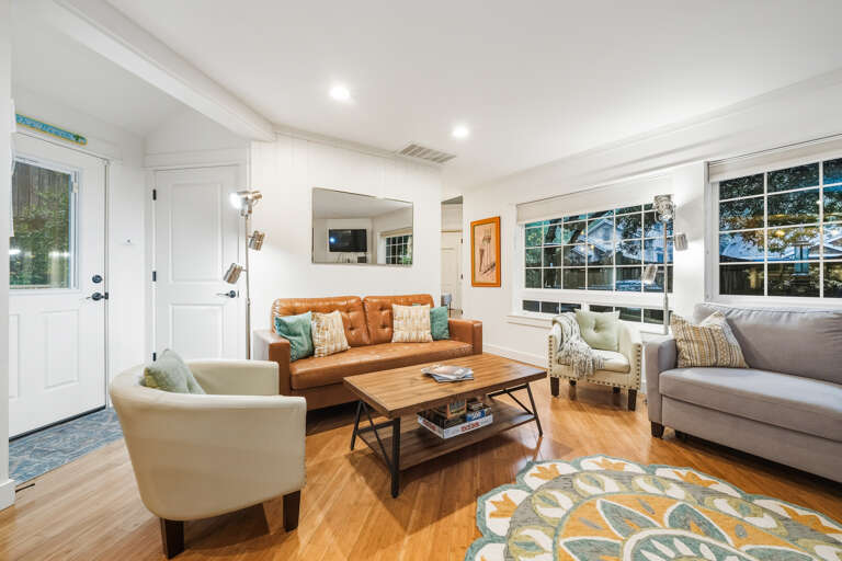 Open Living area with Gas Fireplace, Wifi, ROKU streaming TV, Kitchen and Dining area. European sleeper sofa 